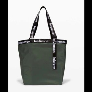 Lululemon The Rest is Written Tote-Smoked Spruce